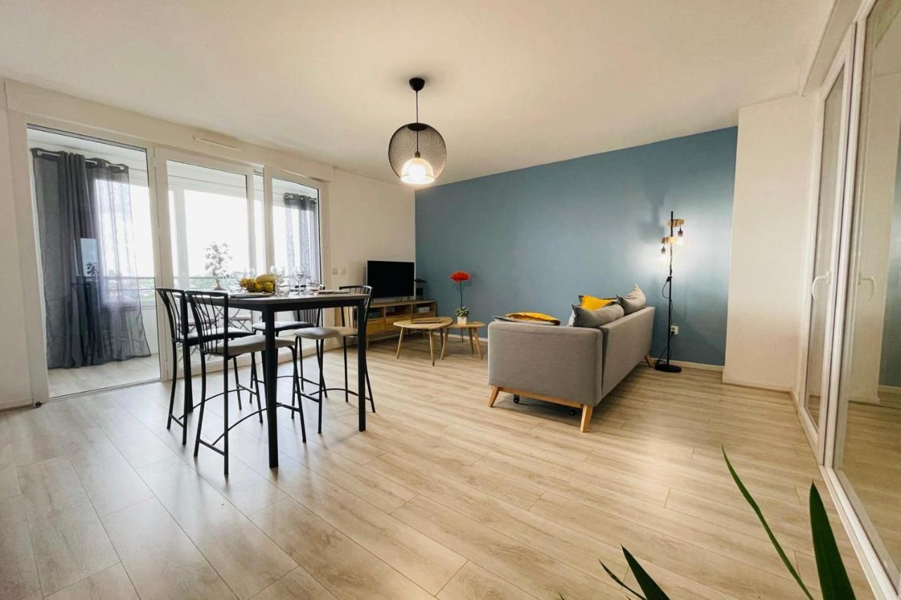 Bright Apartment In A New Building With Garage Tours Exterior photo
