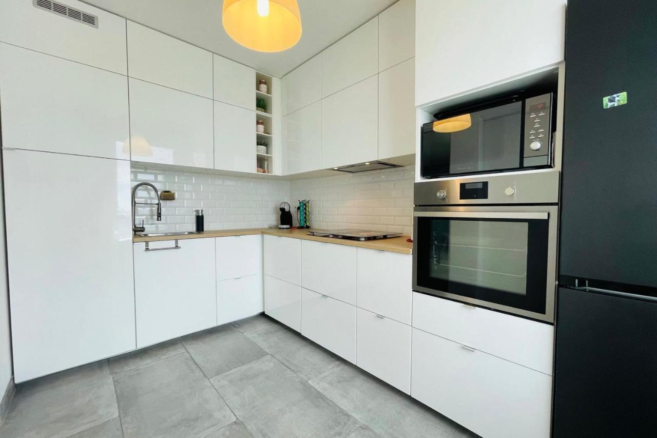 Bright Apartment In A New Building With Garage Tours Exterior photo